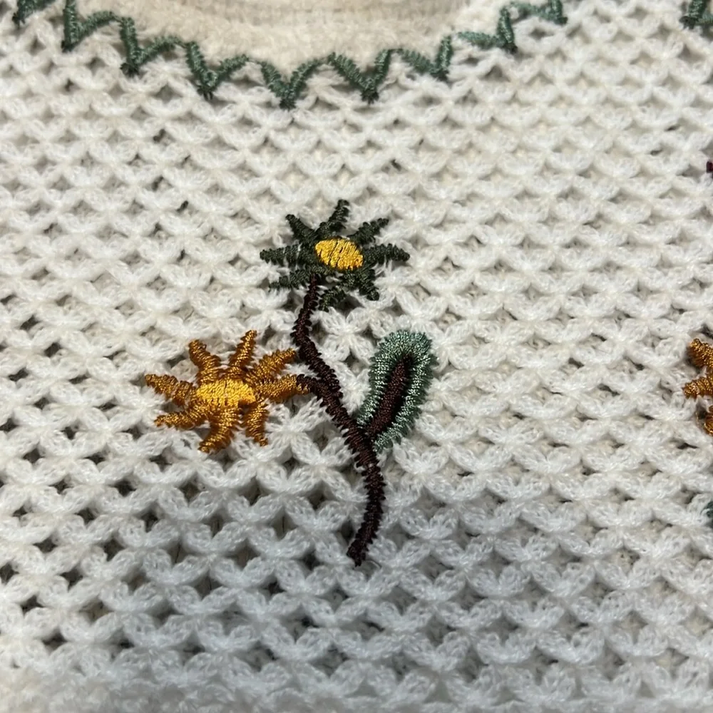 Rebellion Cropped Crocheted Tank top
Size Medium - Picture 4 of 7